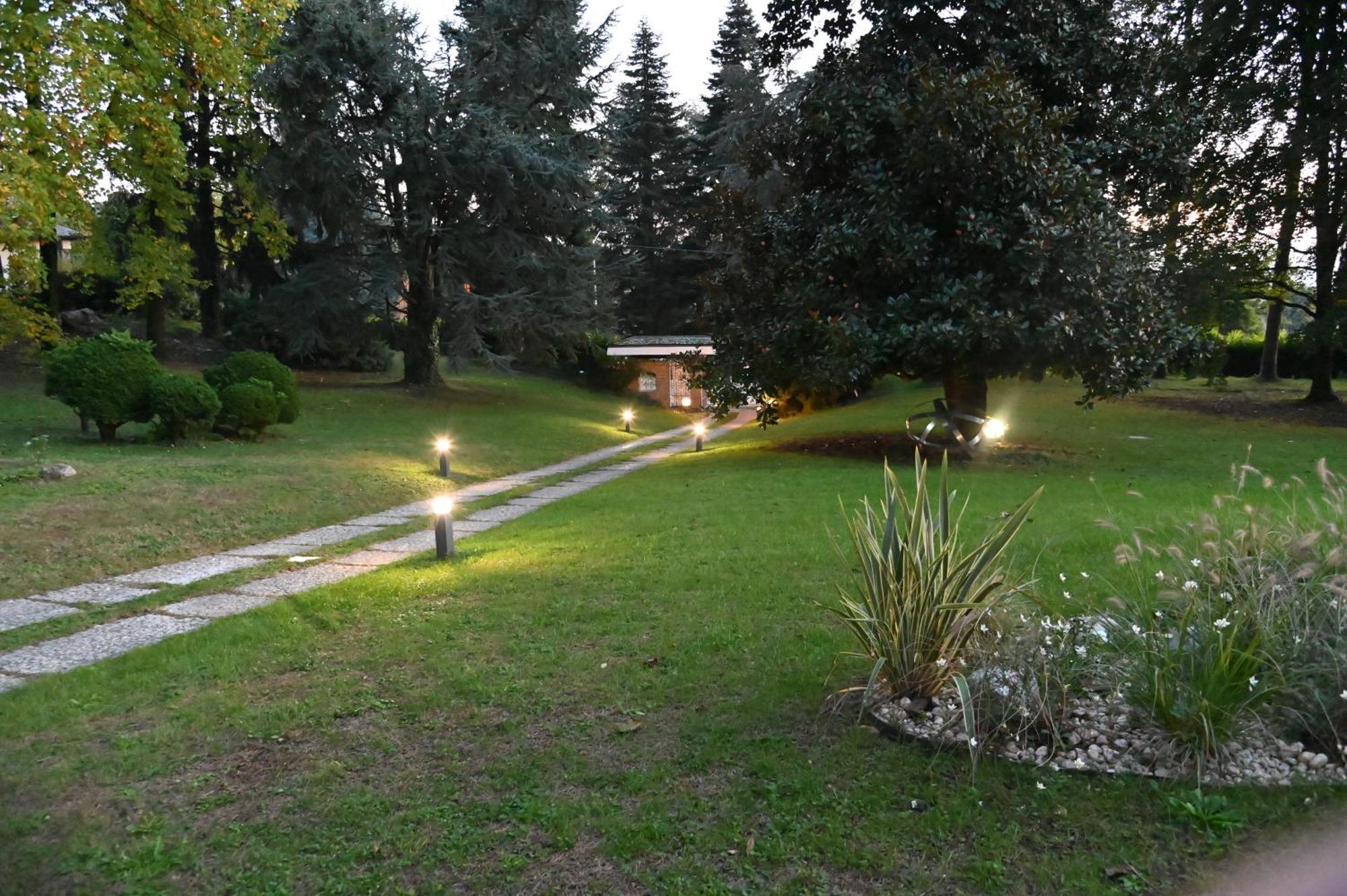 Wonderful Villa Between Como And Milano Sirtori Exterior foto